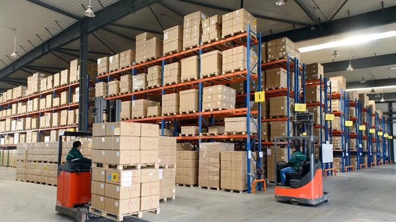 加厚周转箱的承重标准主要包括以下几个方面：